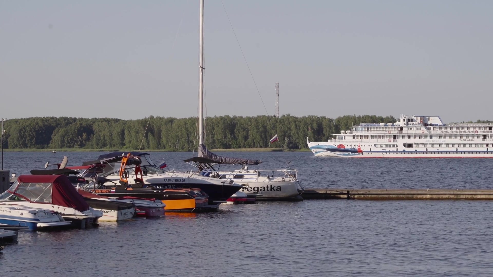 Первая линия водохранилища: ради этого вида и места для яхты и затевалась вся история.
