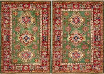 Ковёр Казах 16245 — зелёный и красный, с медальоном