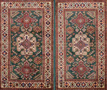 Ковёр Казах 22938 — кремовый и красный, с медальоном