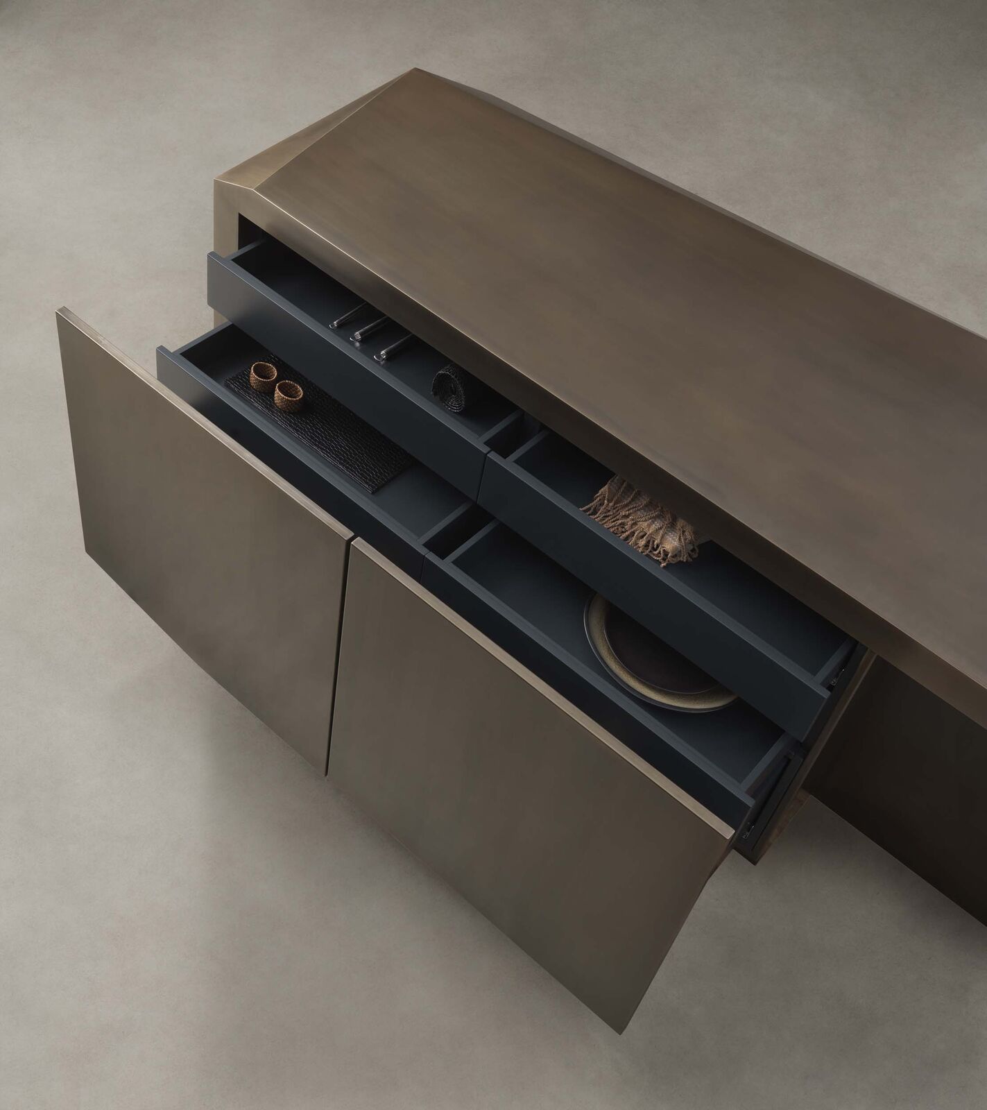 Предмет декора Cristal Island – The Bold Geometry Of Metal, Bathed In Champagne Finish — FMF, кадр 5