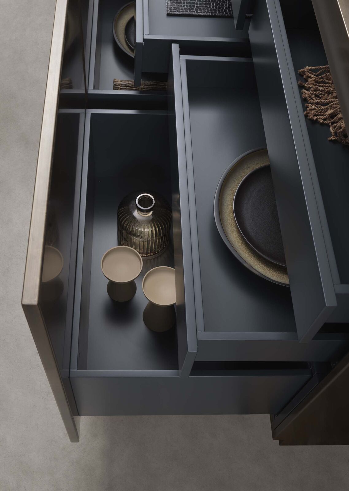Предмет декора Cristal Island – The Bold Geometry Of Metal, Bathed In Champagne Finish — FMF, кадр 7