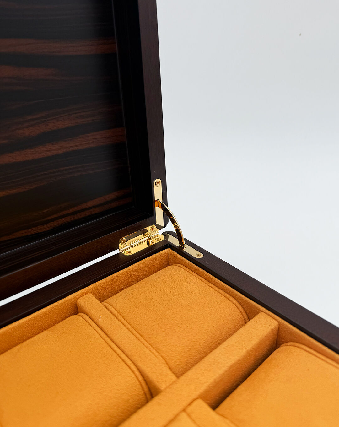 Предмет декора Watch Box: Crafted Luxury In Fine Ebony And Alcantara — FMF, кадр 4