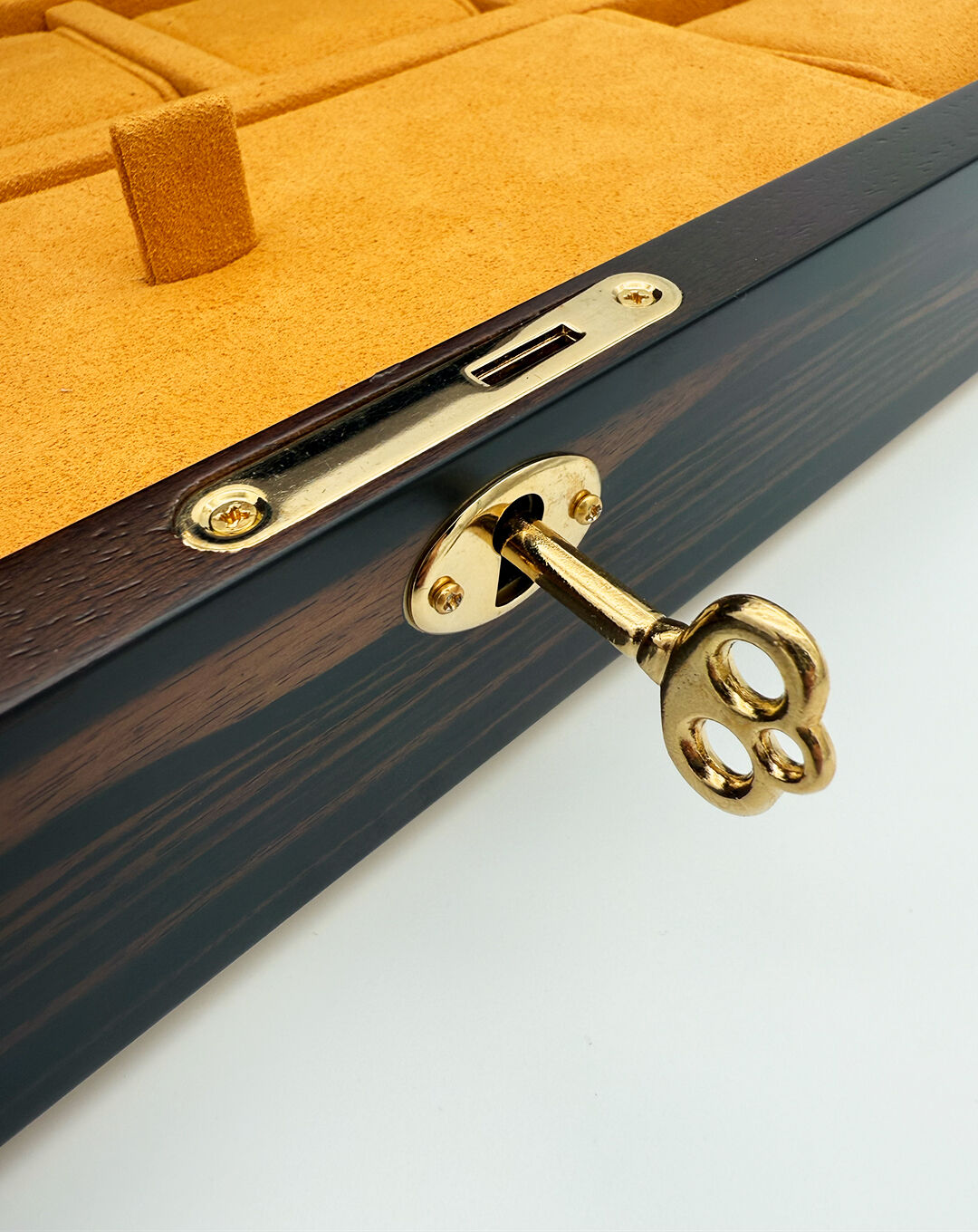 Предмет декора Watch Box: Crafted Luxury In Fine Ebony And Alcantara — FMF, кадр 6