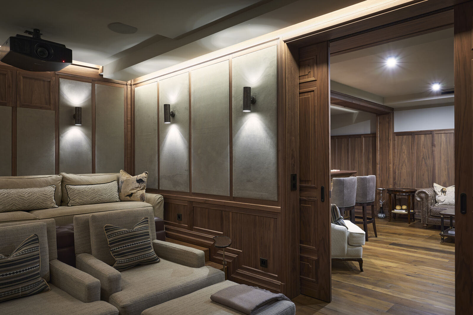Гарнитур Cinema Room With Wood And Custom Boiserie — FMF, кадр 2