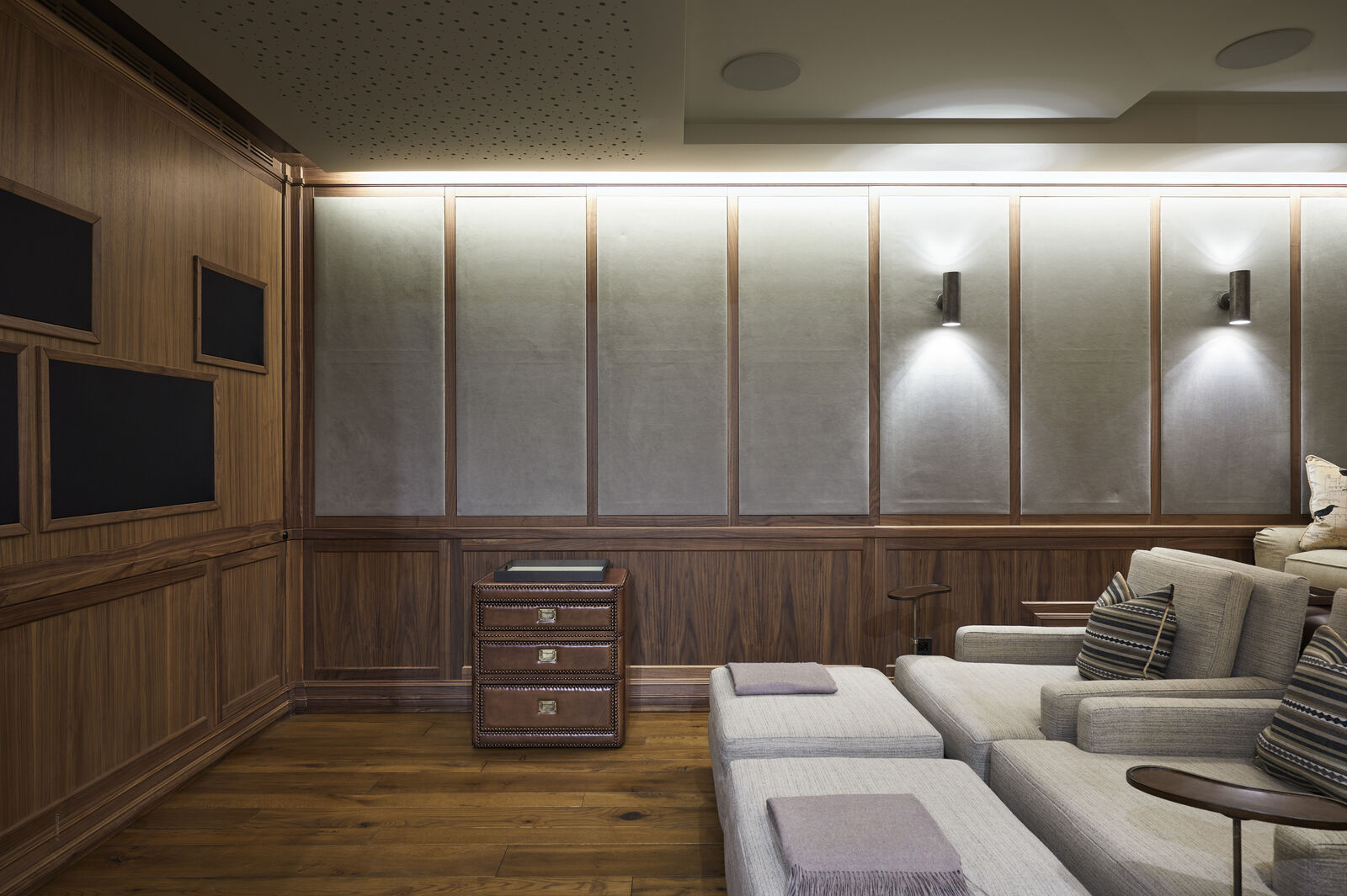 Гарнитур Cinema Room With Wood And Custom Boiserie — FMF, кадр 3