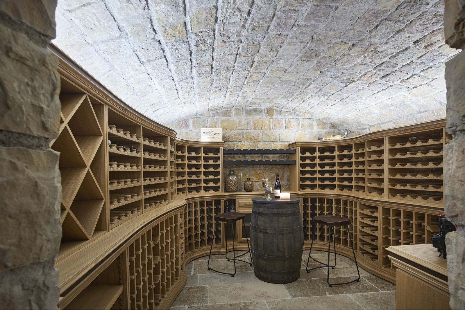 Room sets Curved Wineroom With Stone And Wood — FMF, collection Винные комнаты