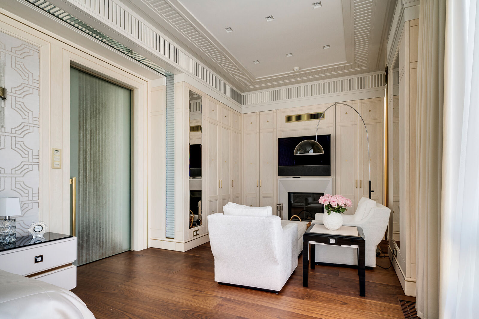 Гарнитур Elegant Bedroom With A Breathtaking View — FMF, кадр 4