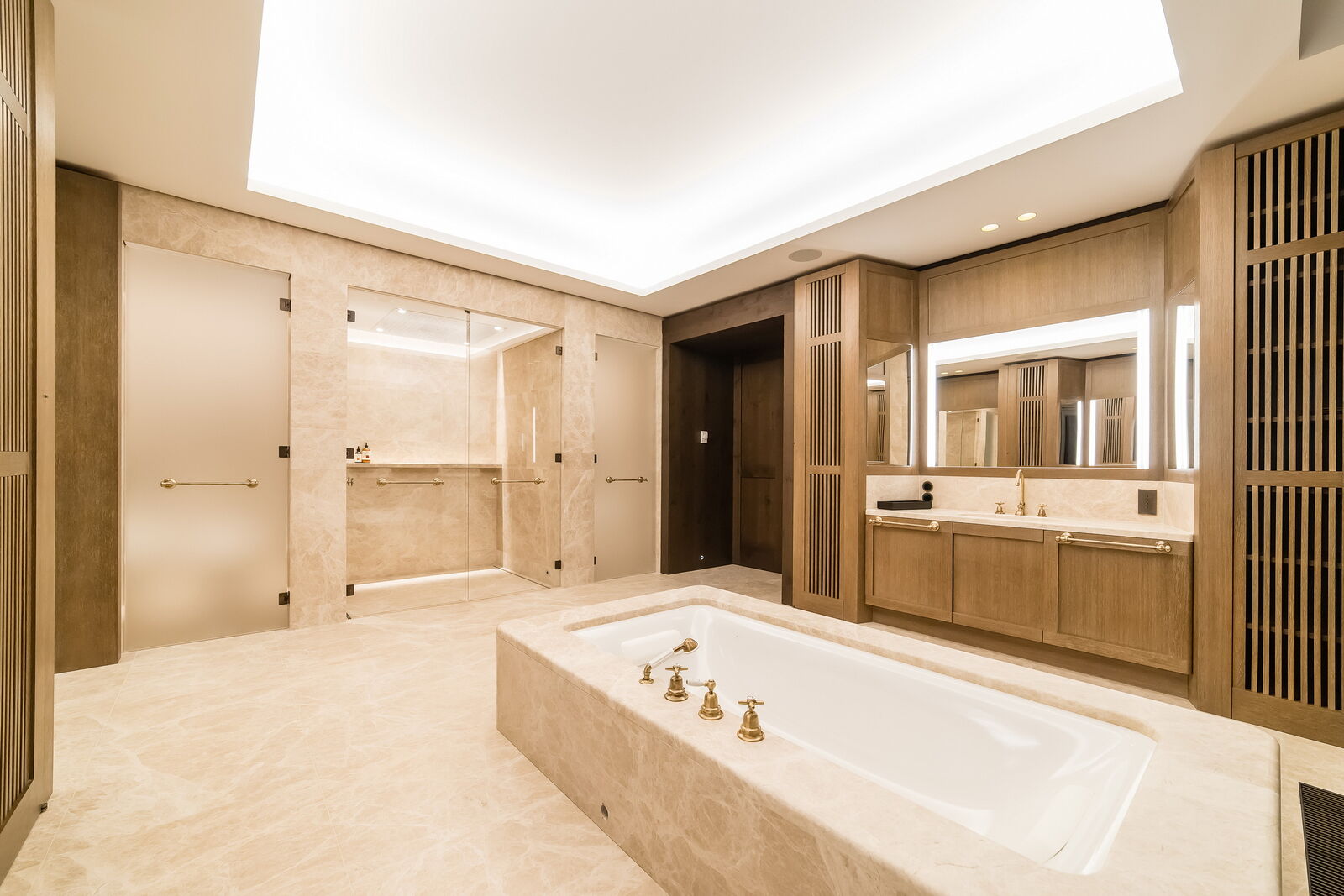 Гарнитур Modern Bathroom With Wood, Marble And Gold Details — FMF, кадр 3