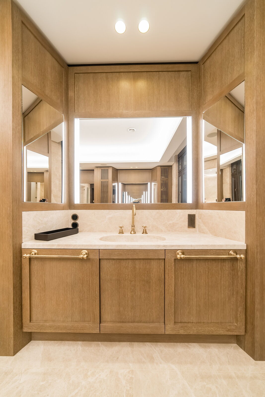 Гарнитур Modern Bathroom With Wood, Marble And Gold Details — FMF, кадр 6