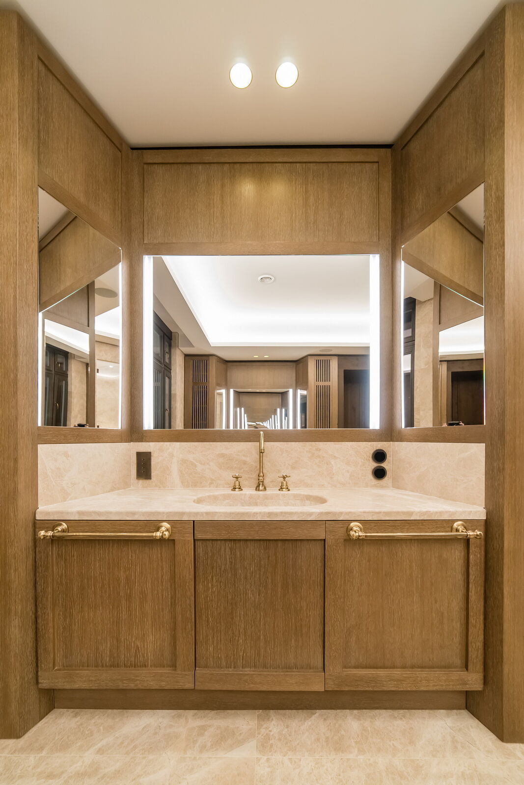 Гарнитур Modern Bathroom With Wood, Marble And Gold Details — FMF, кадр 8