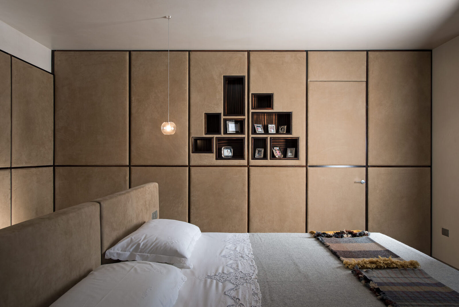 Room sets Modern Bedroom With Leather Details — FMF, collection Спальни