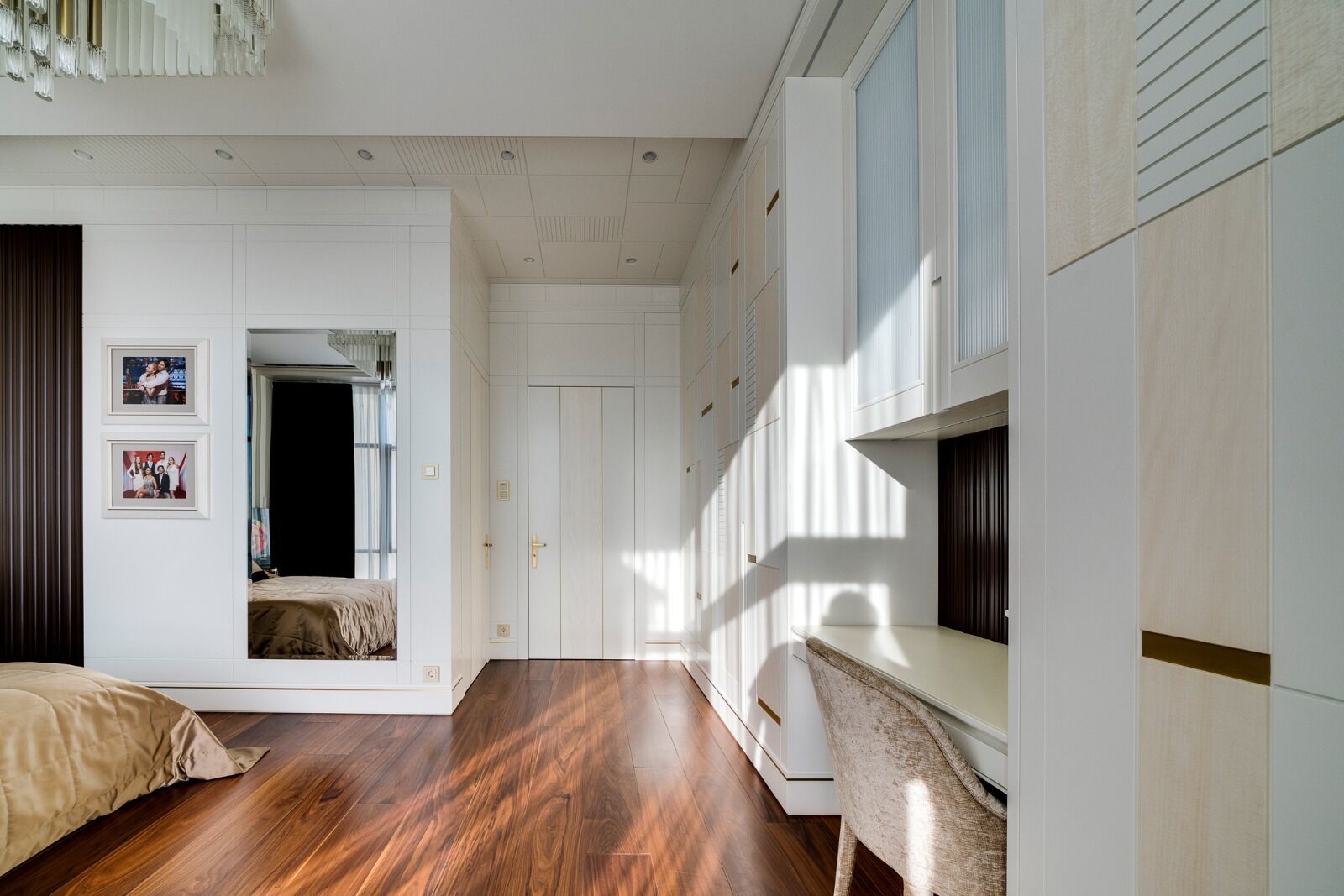 Гарнитур Serene Harmony Of Design And Elegance In The Heart Of The City — FMF, кадр 3