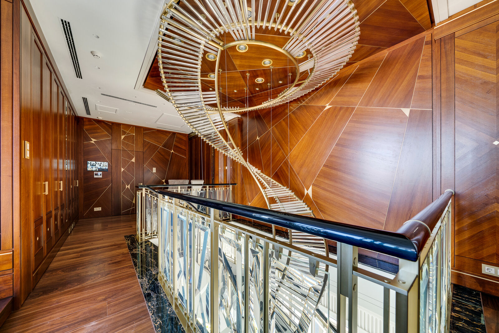 Гарнитур Spiral Staircase Towards The Sky — FMF, кадр 7