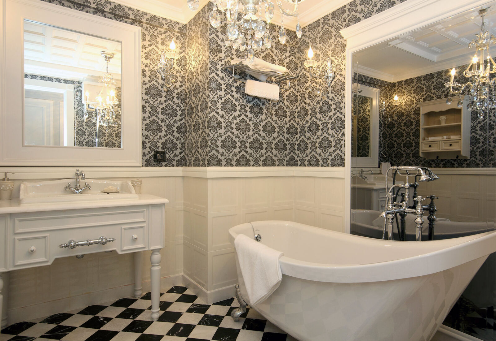 Гарнитур Wallpapered White Bathroom — FMF, кадр 2