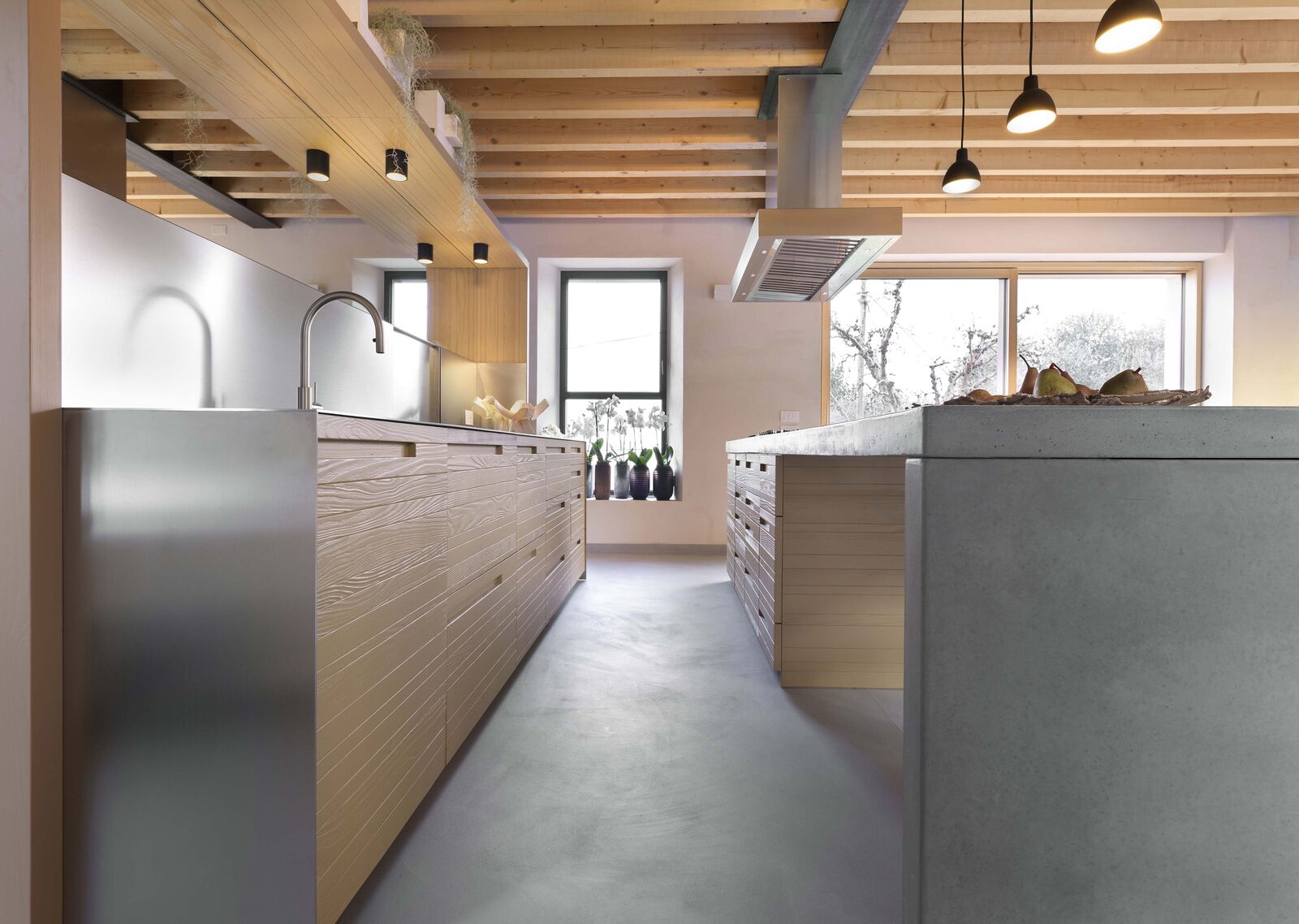 Кухня Amber: A Kitchen Of Warmth, Character, And Contemporary Style — FMF, кадр 4