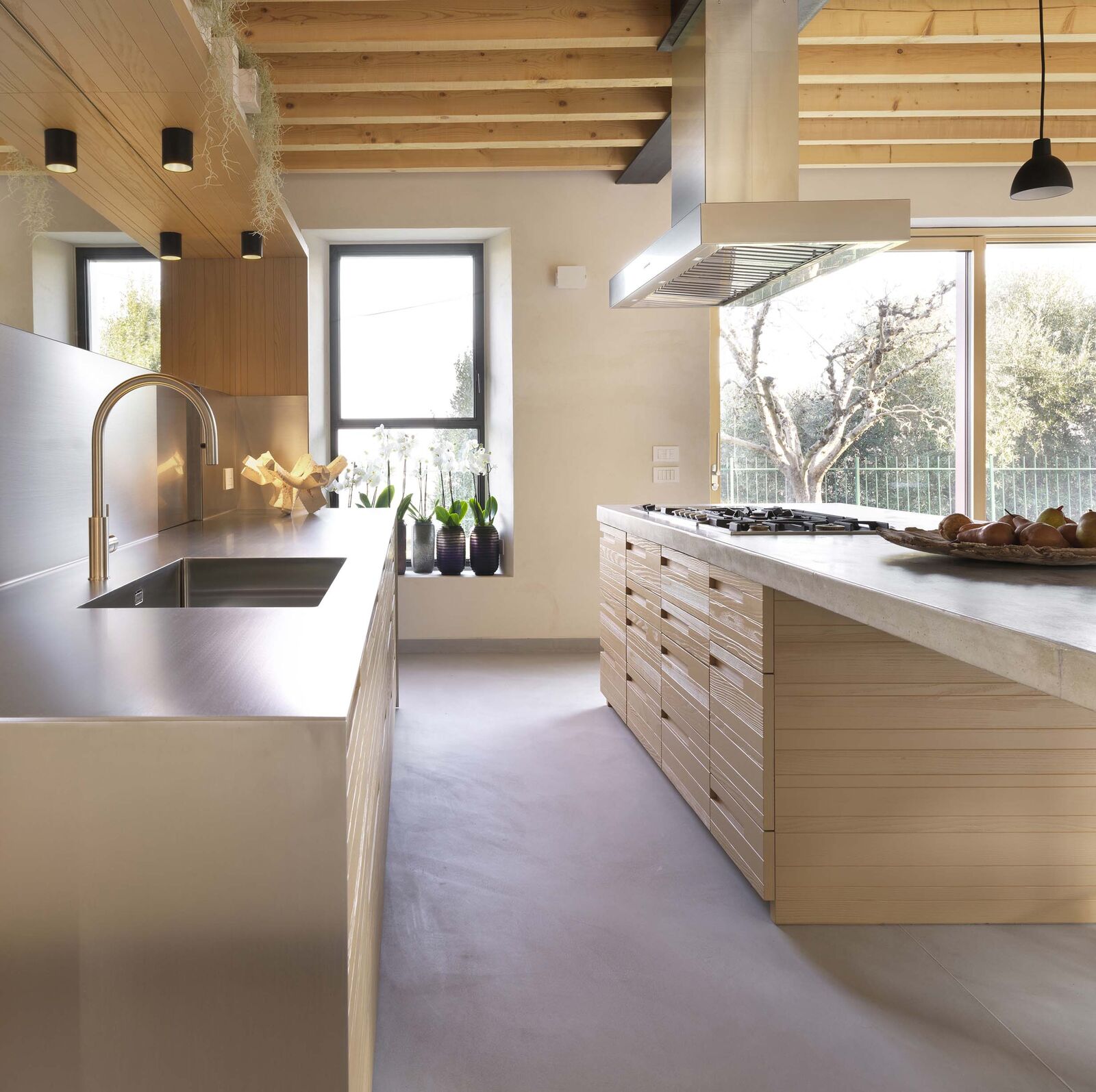Кухня Amber: A Kitchen Of Warmth, Character, And Contemporary Style — FMF, кадр 7