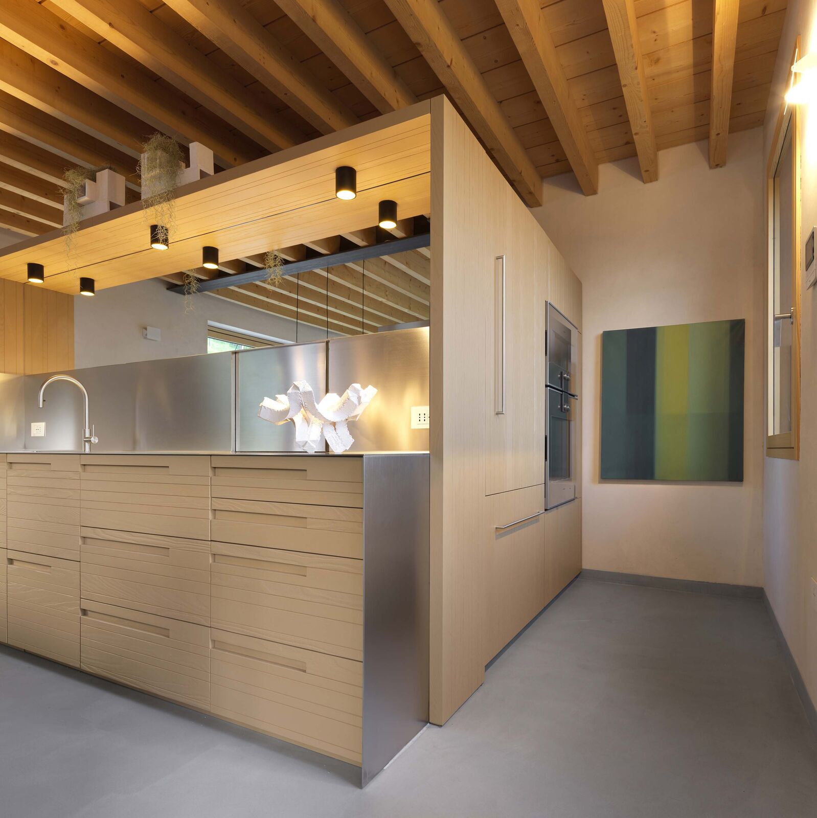 Кухня Amber: A Kitchen Of Warmth, Character, And Contemporary Style — FMF, кадр 8