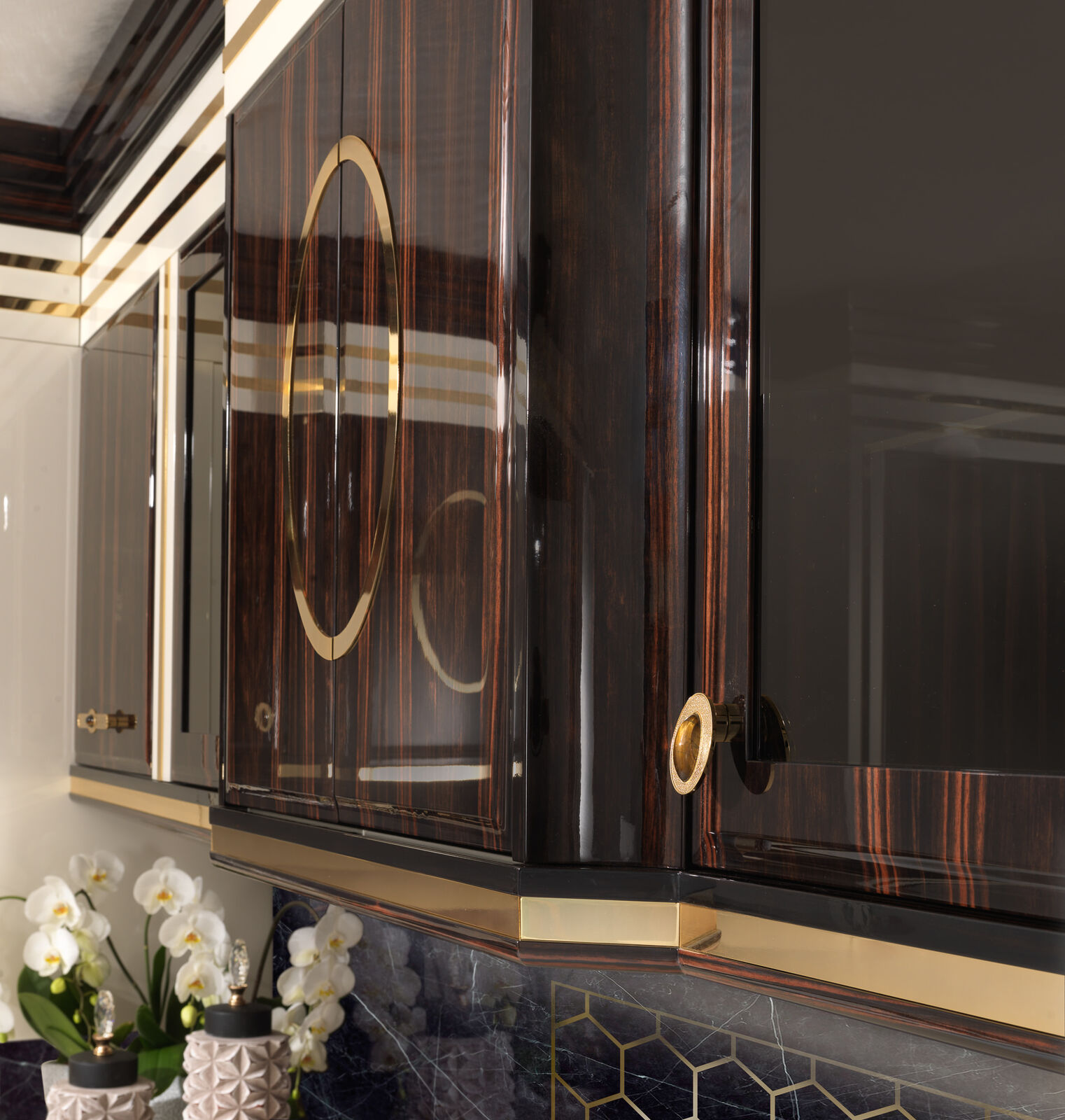 Кухня Dark Modern Kitchen With Marble Surface — FMF, кадр 7