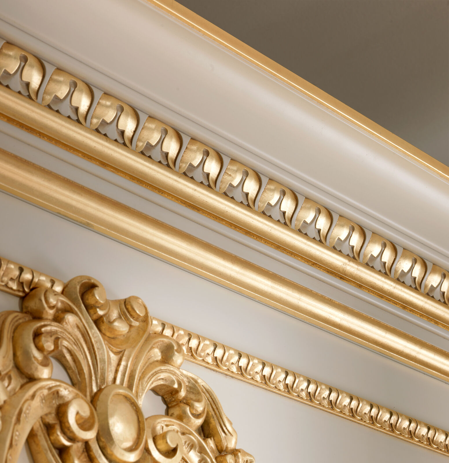 Кухня Elegant Kitchen With Gold Details — FMF, кадр 2
