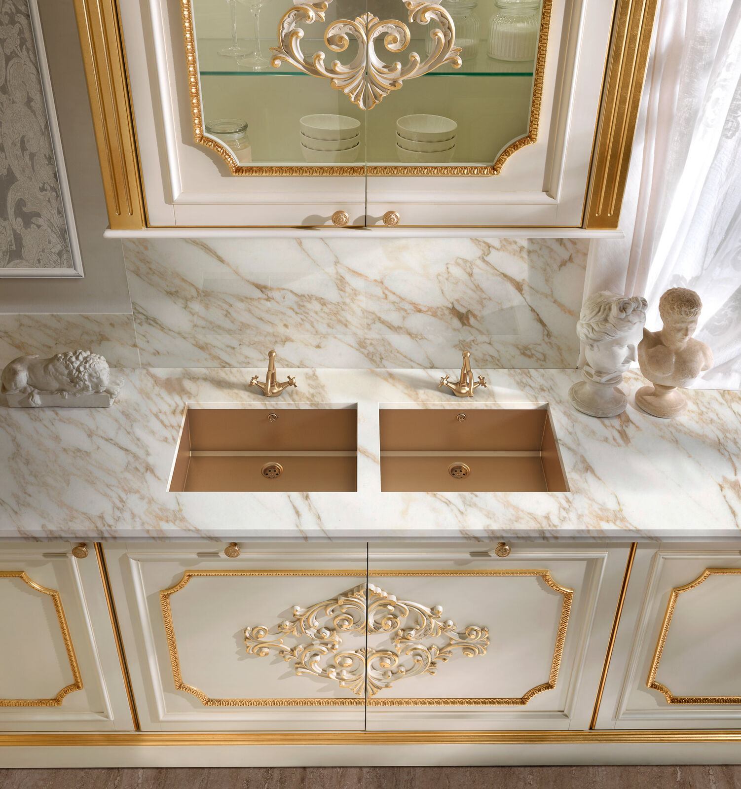 Кухня Elegant Kitchen With Gold Details — FMF, кадр 4