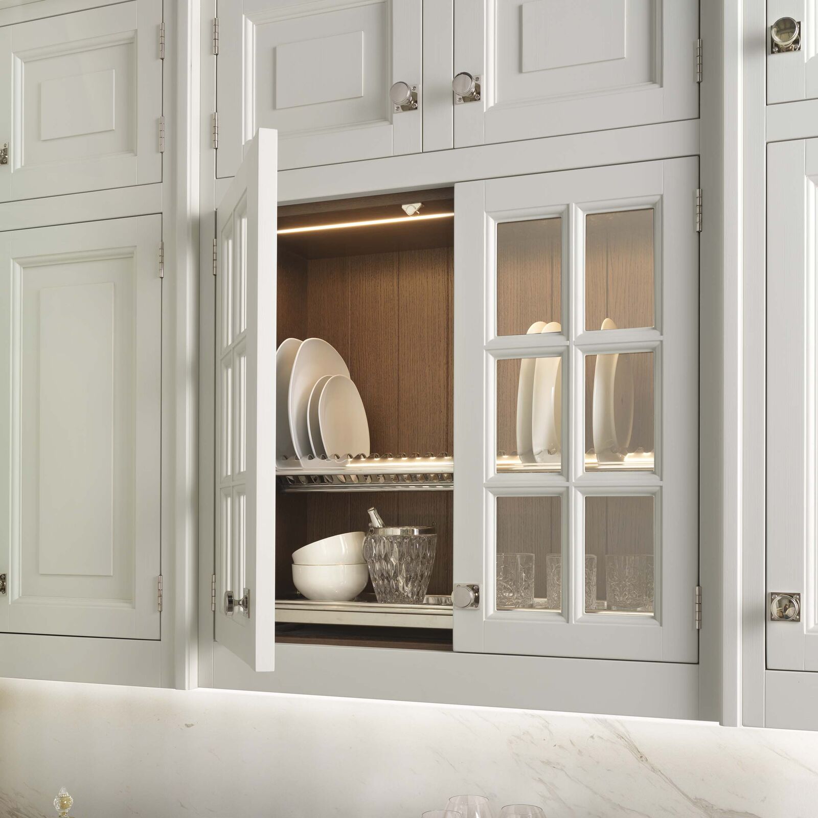 Кухня Grace: The Essence Of American Style With Tinted Oak And Hand-Finished Details — FMF, кадр 5