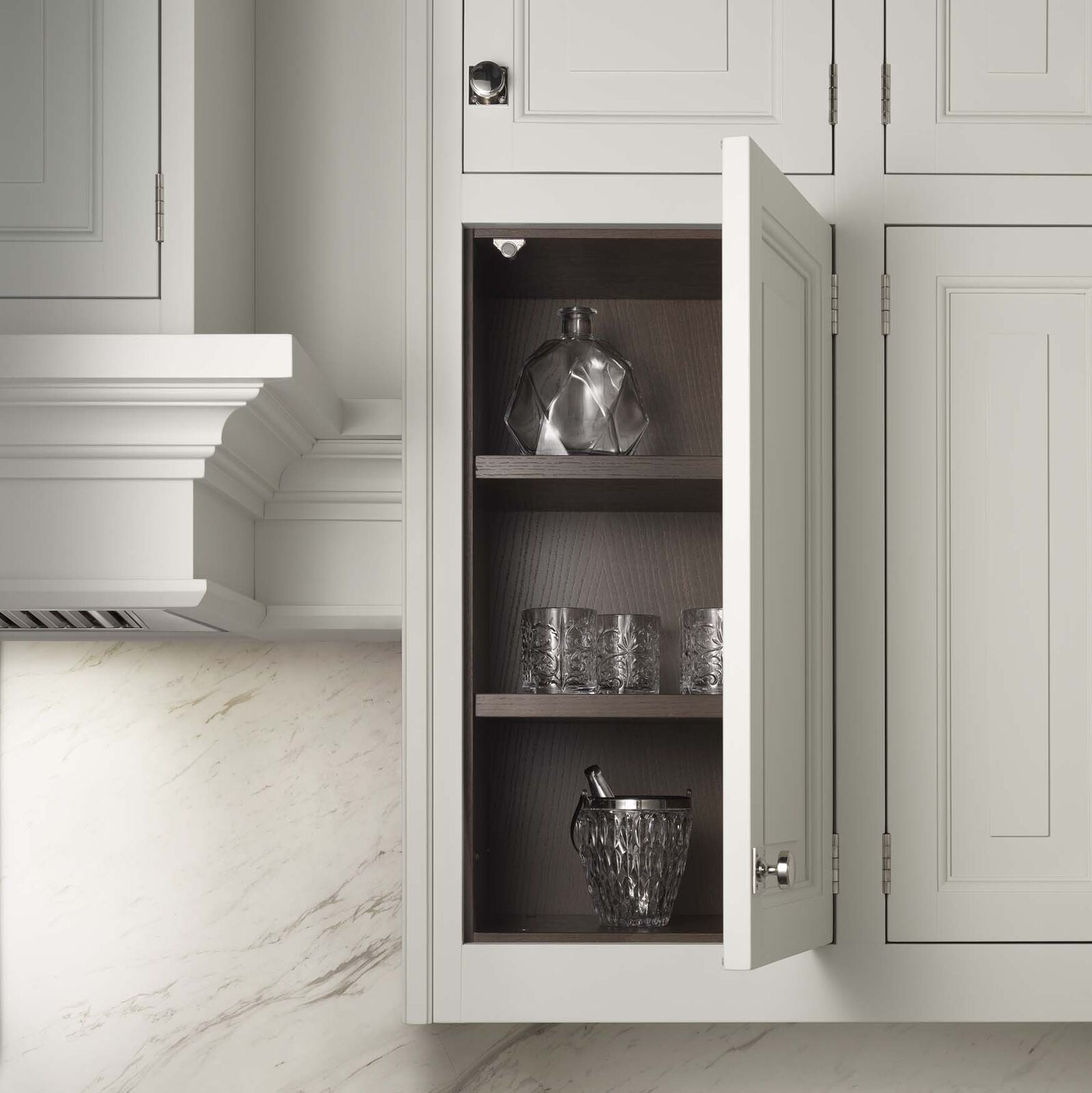Кухня Grace: The Essence Of American Style With Tinted Oak And Hand-Finished Details — FMF, кадр 7