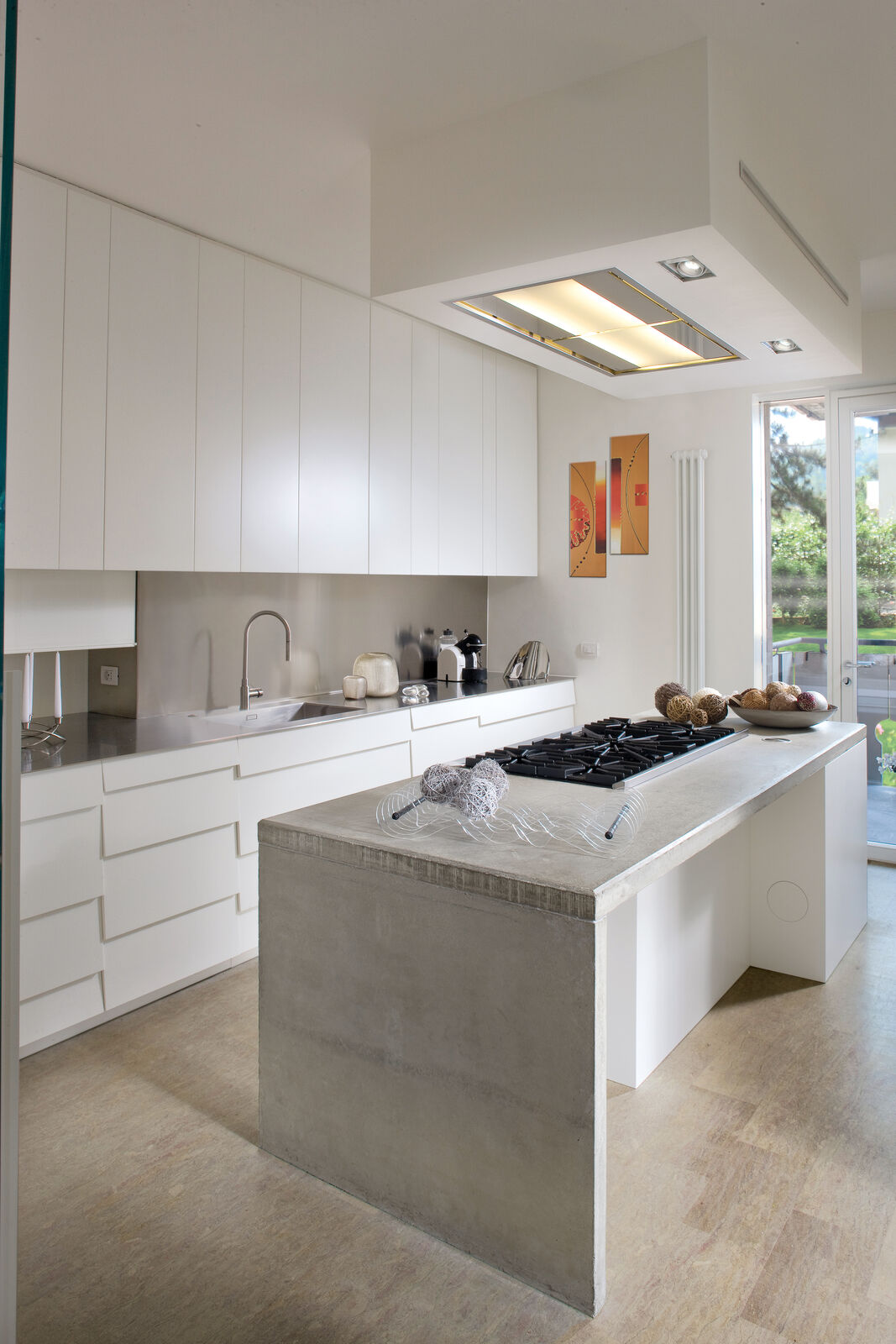 Кухня Modern Kitchen With Metal And Concrete Details — FMF, кадр 2