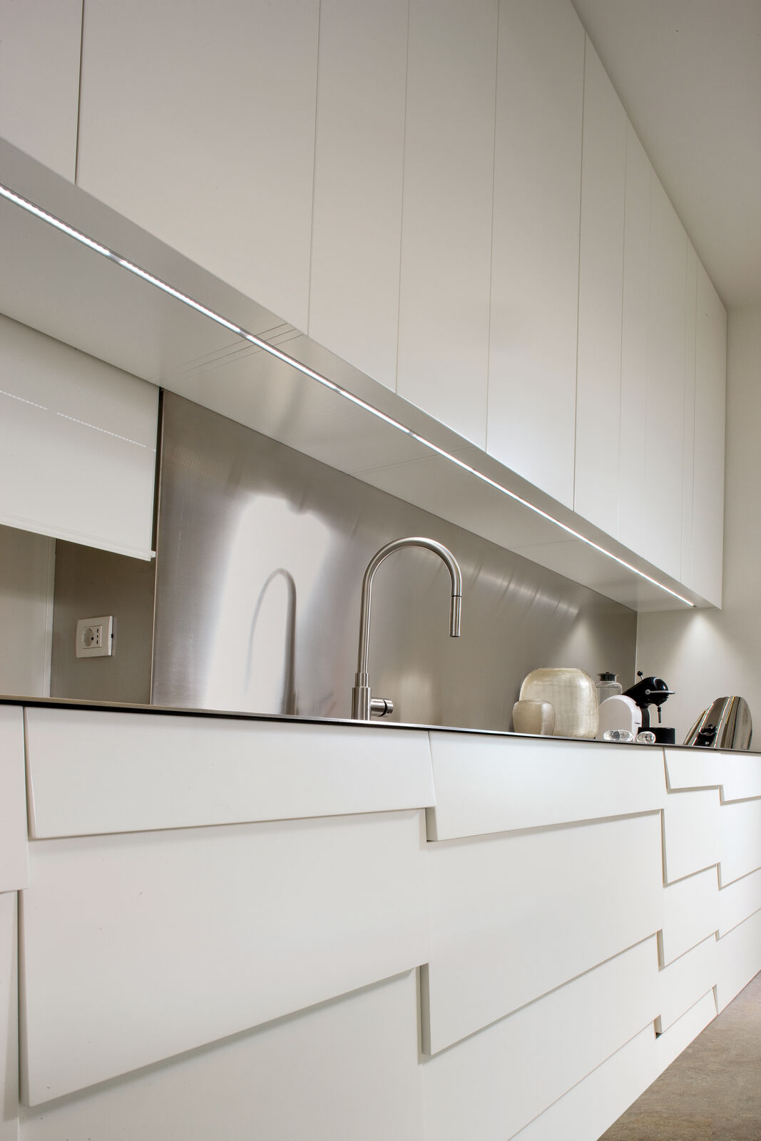 Кухня Modern Kitchen With Metal And Concrete Details — FMF, кадр 3