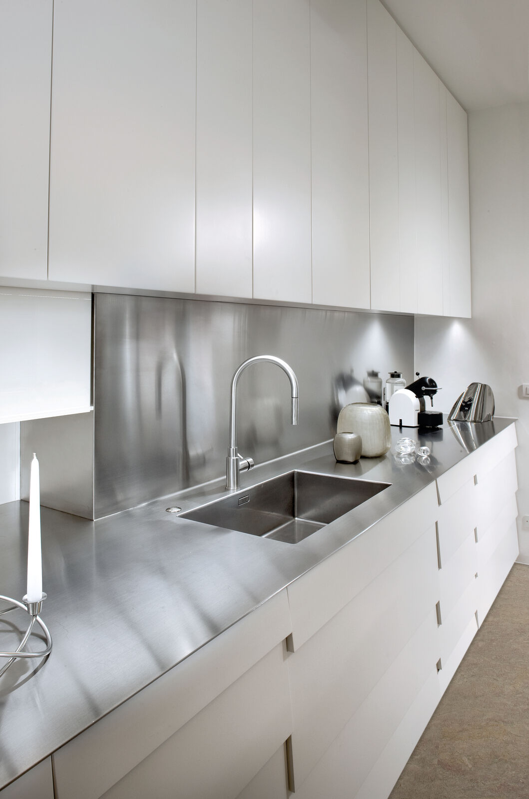 Кухня Modern Kitchen With Metal And Concrete Details — FMF, кадр 4