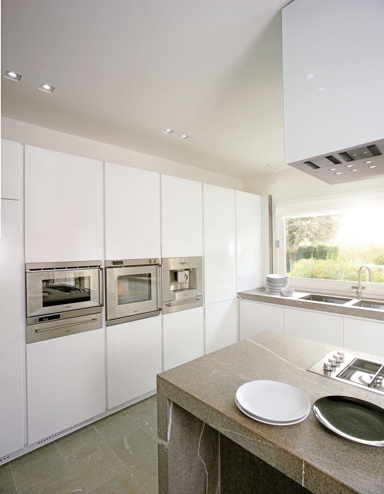 Kitchens White And Stone Modern Kitchen — FMF, collection Кухни