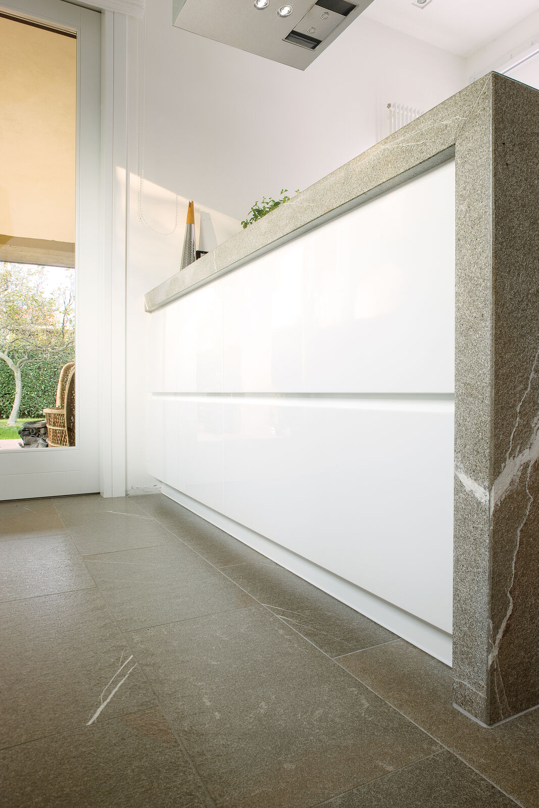 Кухня White And Stone Modern Kitchen — FMF, кадр 3