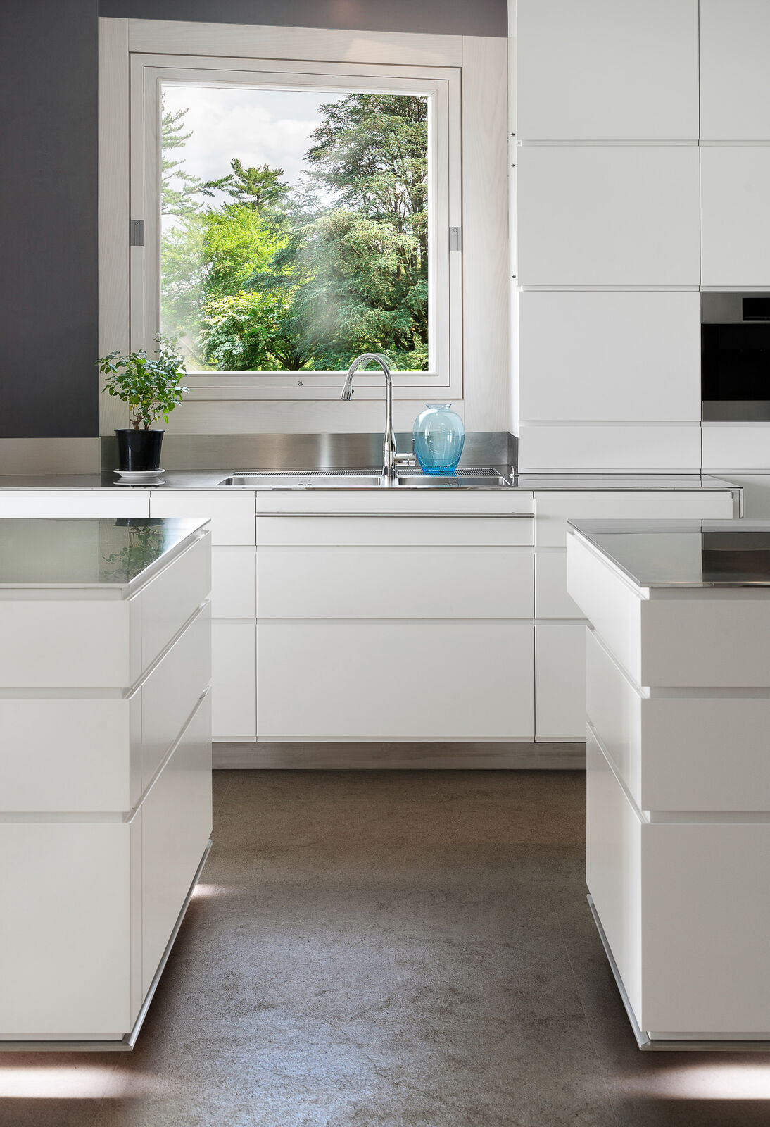 Кухня White Modern Kitchen With Steel Surface — FMF, кадр 4