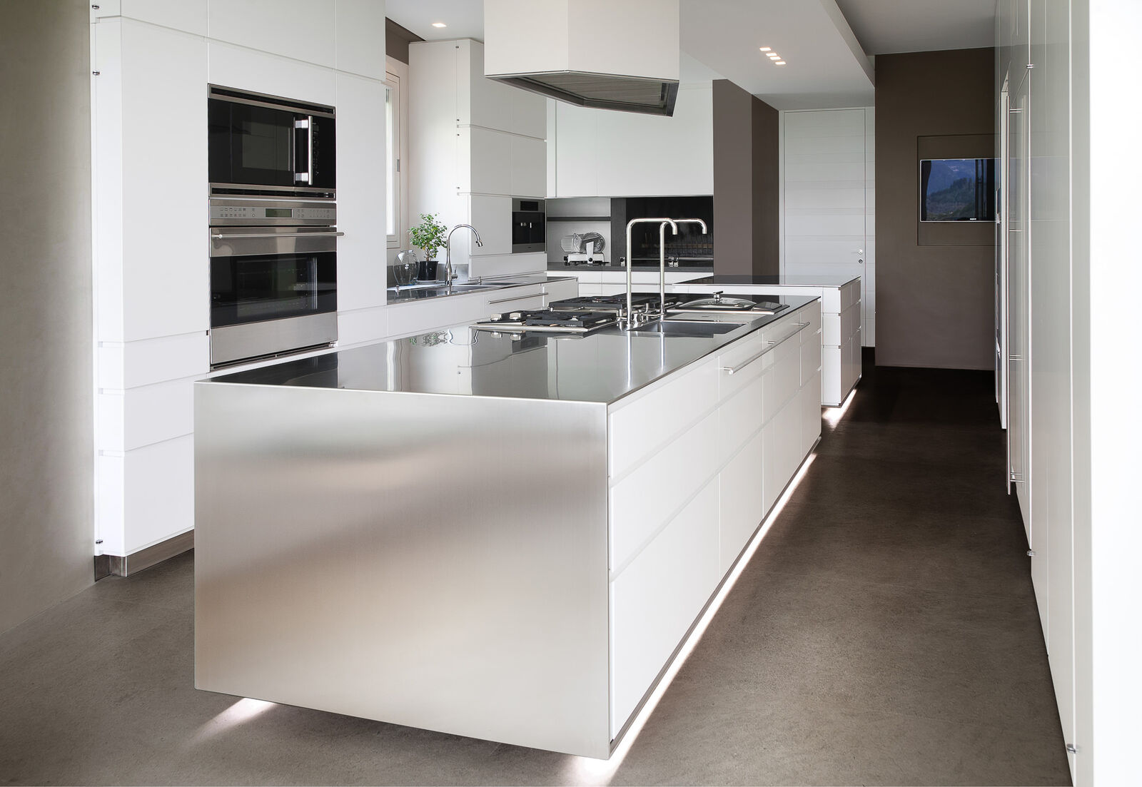 Кухня White Modern Kitchen With Steel Surface — FMF, кадр 5