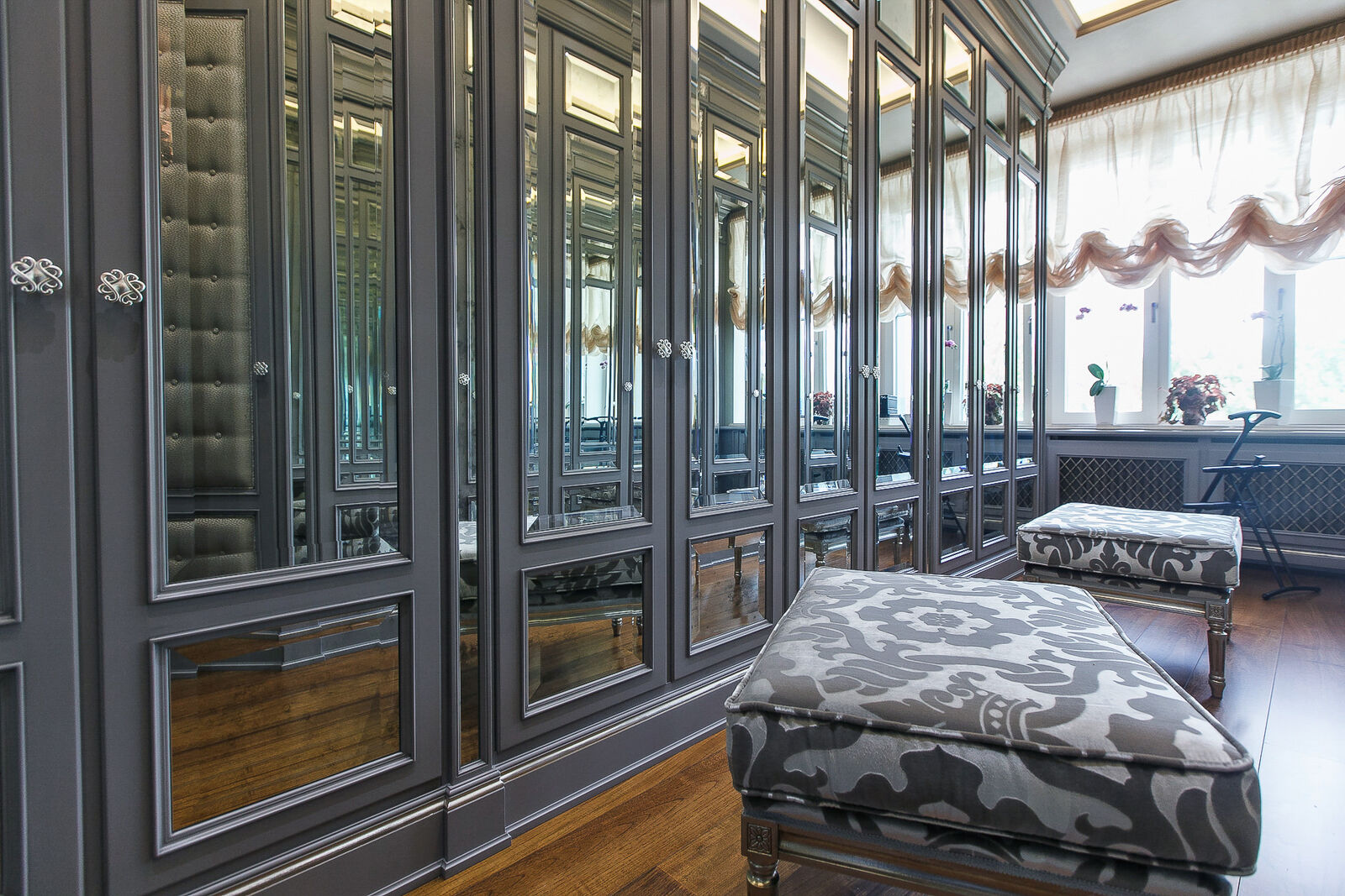 Wardrobes Classic Dark Walk-In Wardrobe — FMF, collection Гардеробные