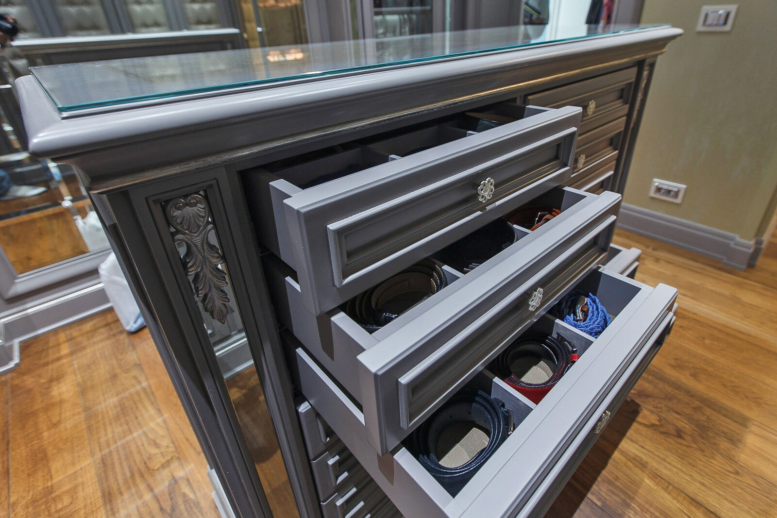 Шкаф Classic Dark Walk-In Wardrobe — FMF, кадр 2