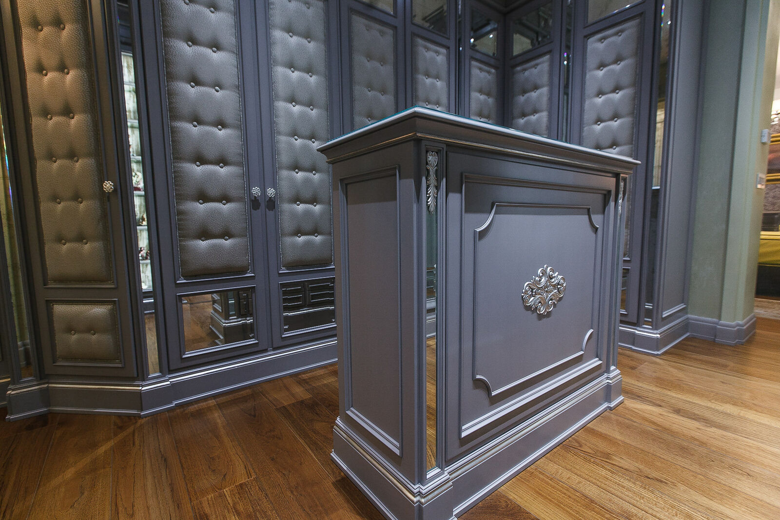 Шкаф Classic Dark Walk-In Wardrobe — FMF, кадр 3
