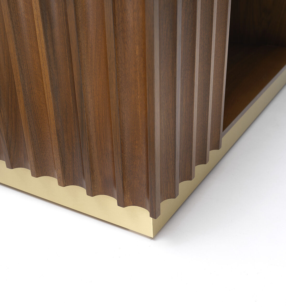 Журнальный стол Wooden Coffee Table With Gold Details — FMF, кадр 2