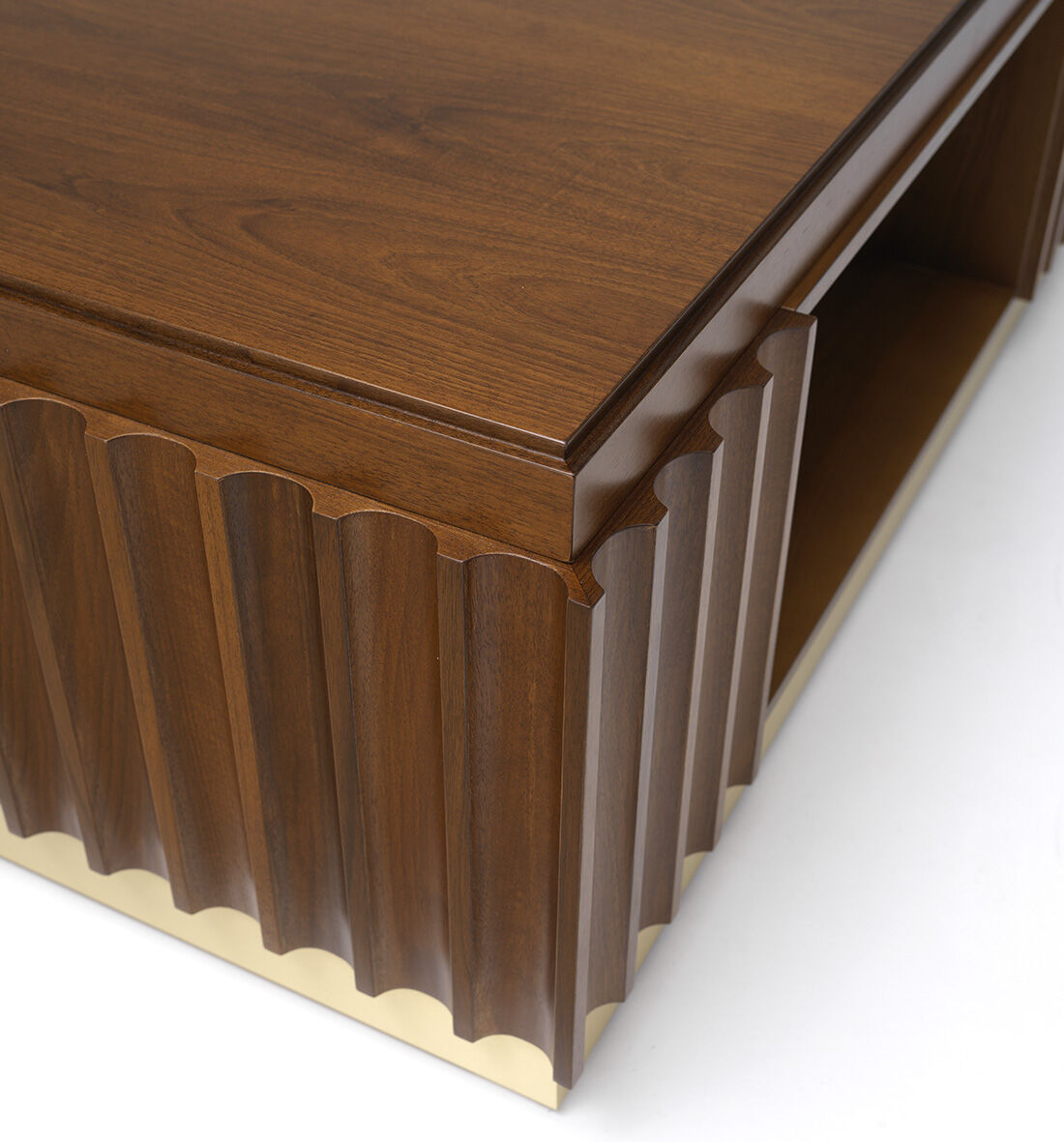 Журнальный стол Wooden Coffee Table With Gold Details — FMF, кадр 3