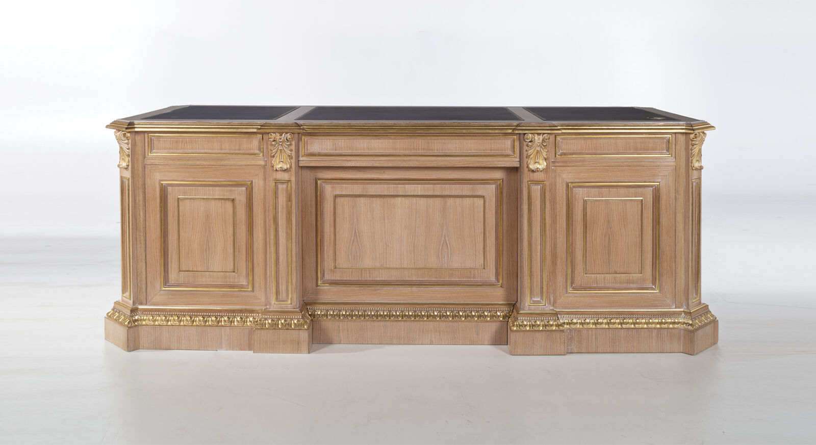 Desks 80 — Medea 1905, collection Heritage