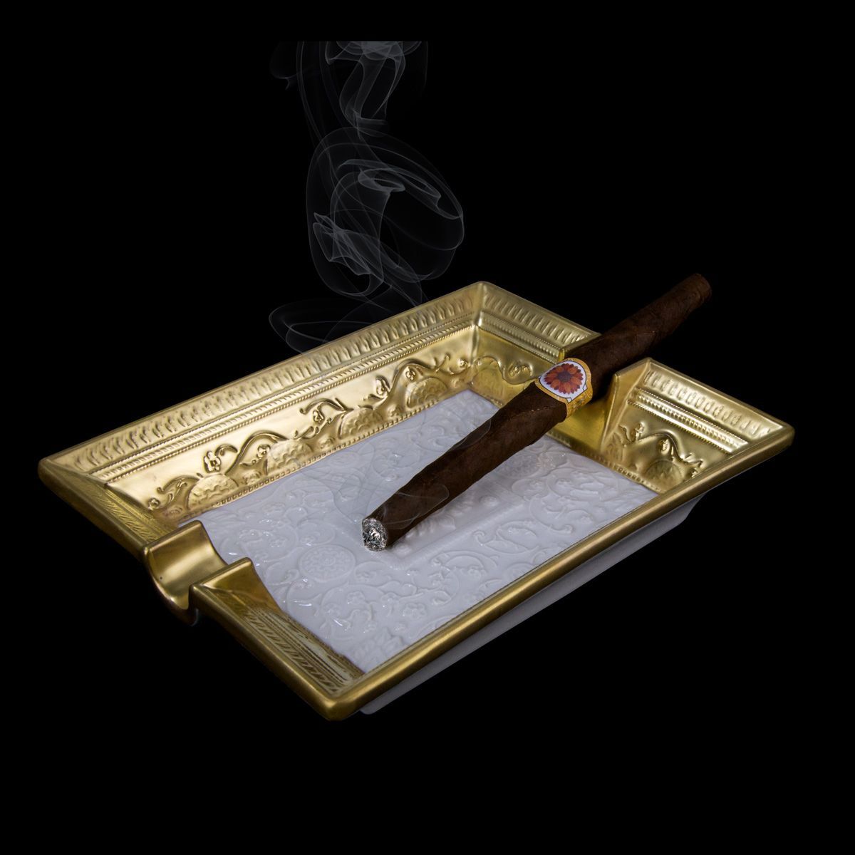 Предмет декора Orient Ashtray - White & Gold — Villari, кадр 2