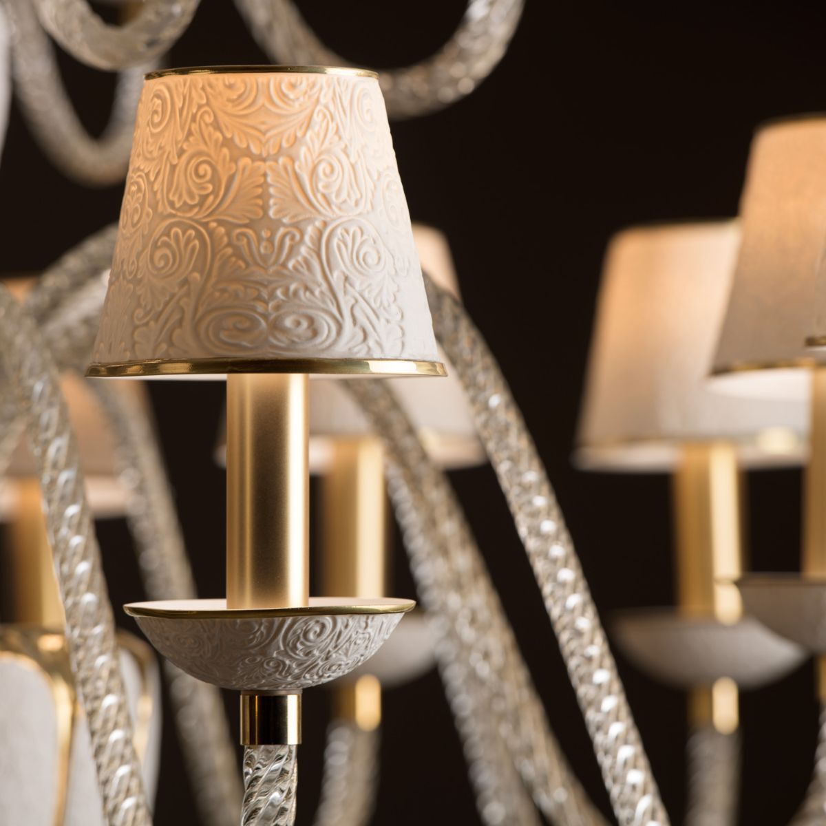 Люстра Amour Chandelier 18 Lights - White & Gold — Villari, кадр 3