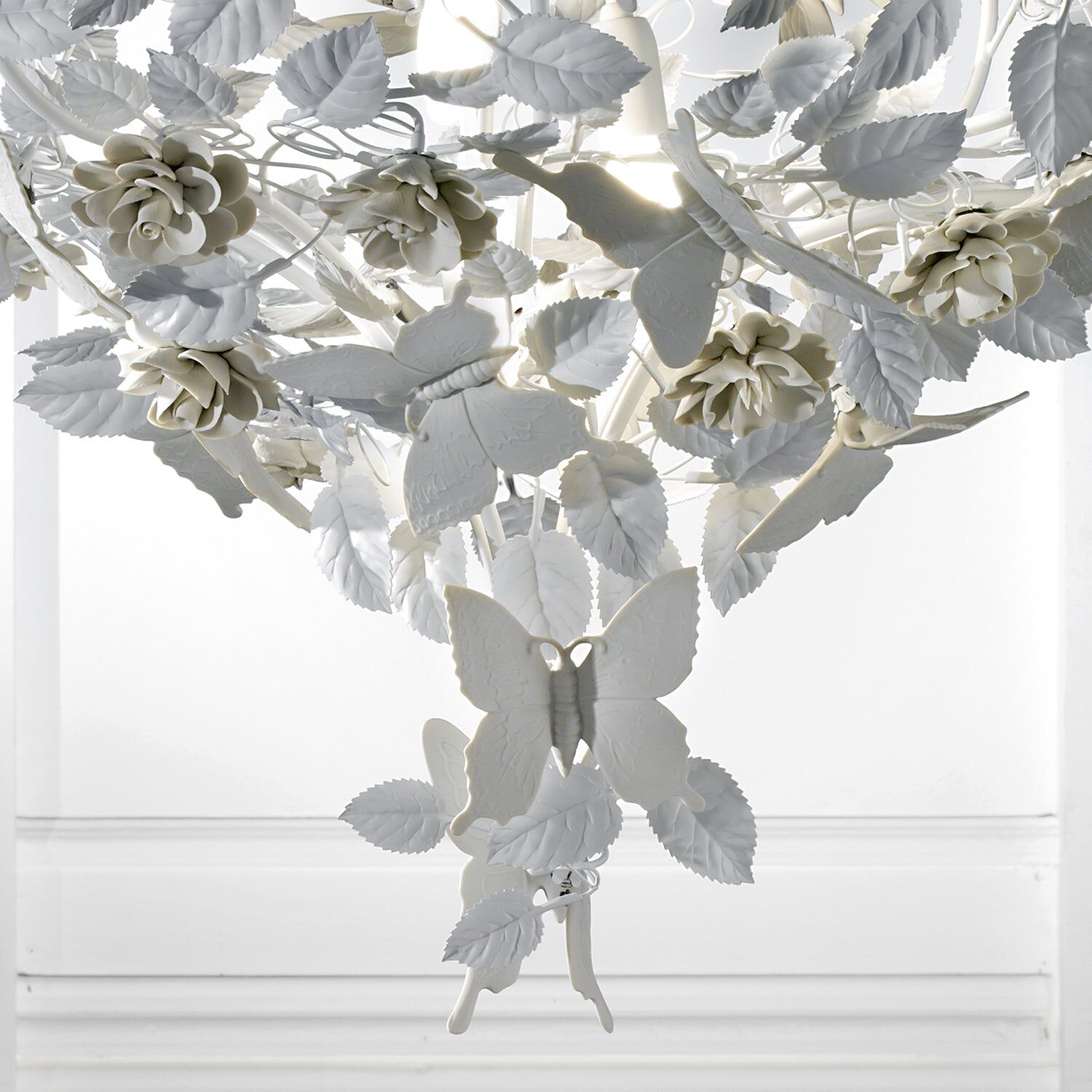 Люстра Butterfly 8 Light Chandelier - White — Villari, кадр 4