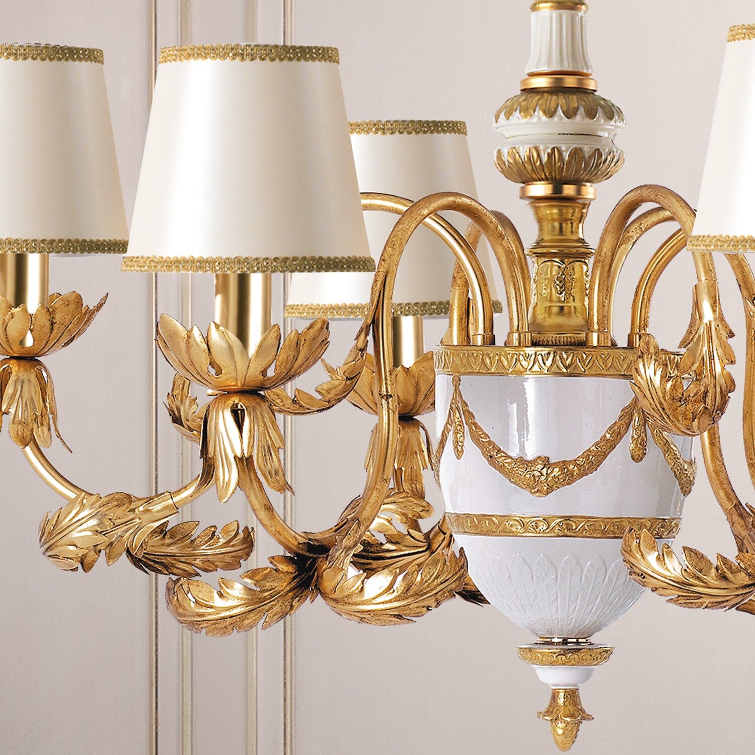 Люстра Josephine Chandelier - 6 Lights - White & Gold — Villari, кадр 4