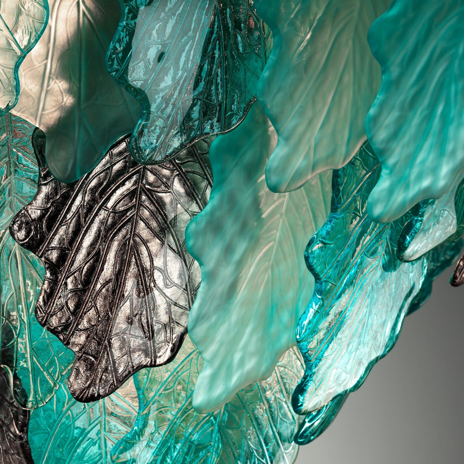 Люстра Kelly Chandelier - 12 Lights - Aquamarine & Platinum — Villari, кадр 3