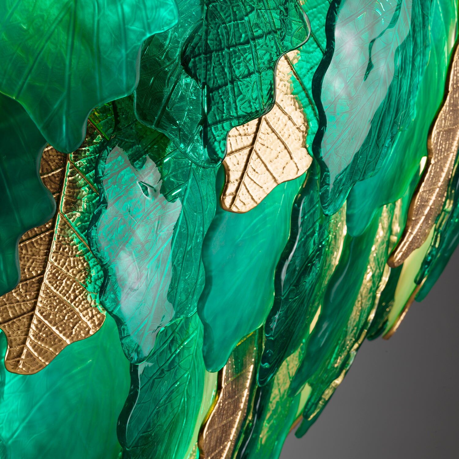 Люстра Kelly Chandelier - 12 Lights - Peacock Green & Gold — Villari, кадр 3