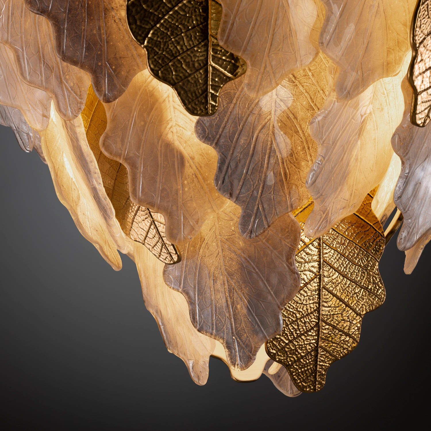 Люстра Kelly Medium Chandelier - 9 Lights - Champagne & Gold — Villari, кадр 4