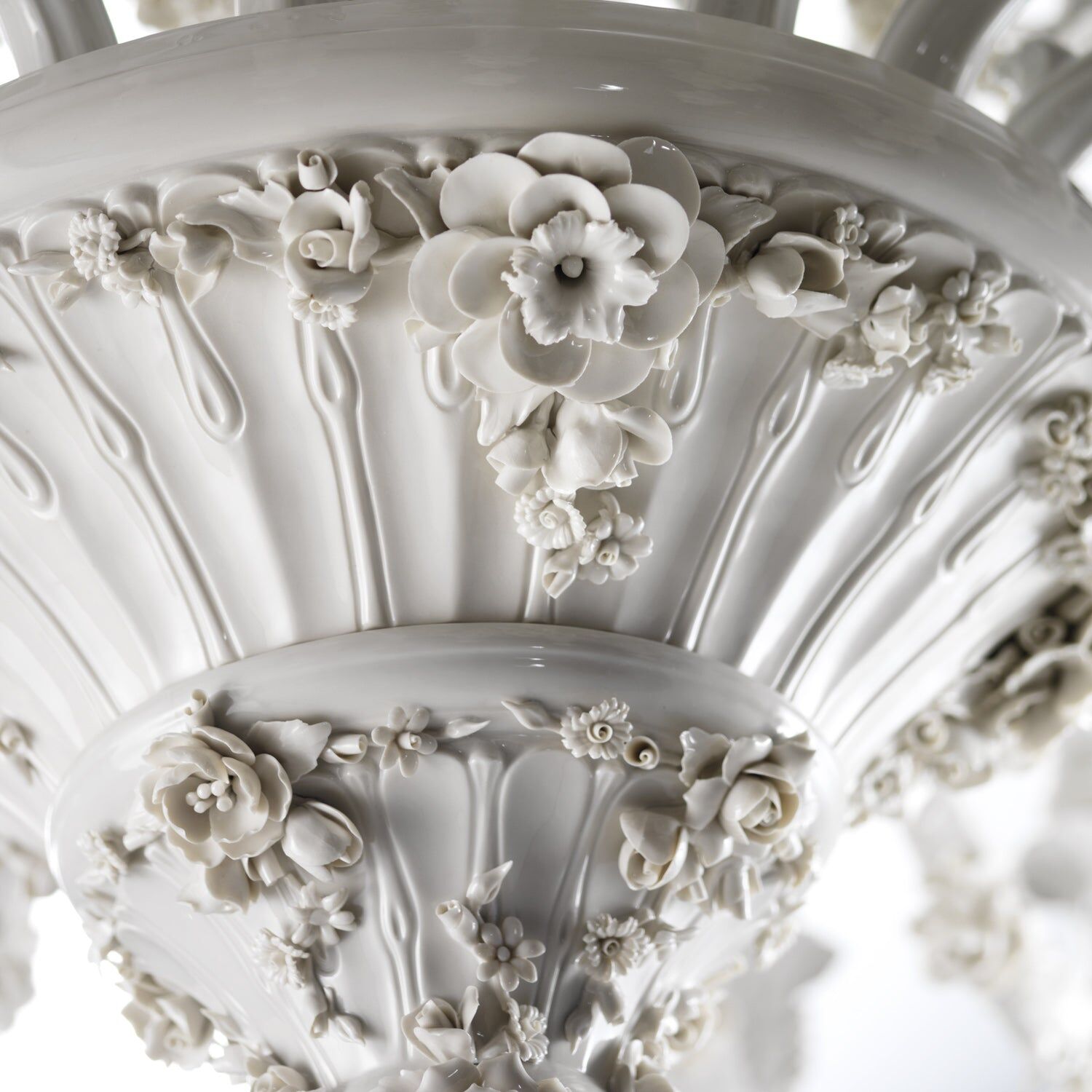 Люстра Louis Xiv - 18 Light Chandelier - White — Villari, кадр 3