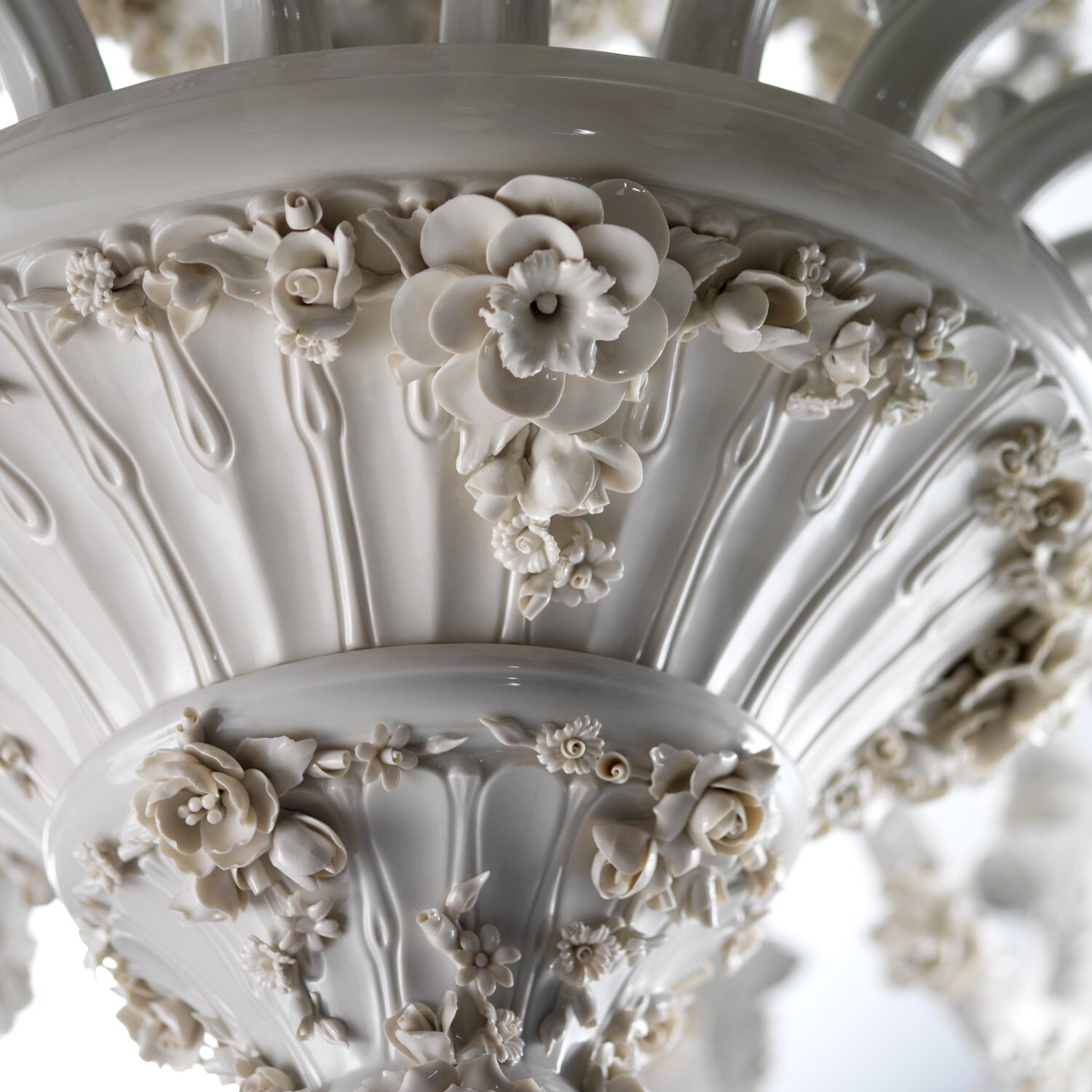 Люстра Louis Xiv - 36 Light Chandelier - White — Villari, кадр 3