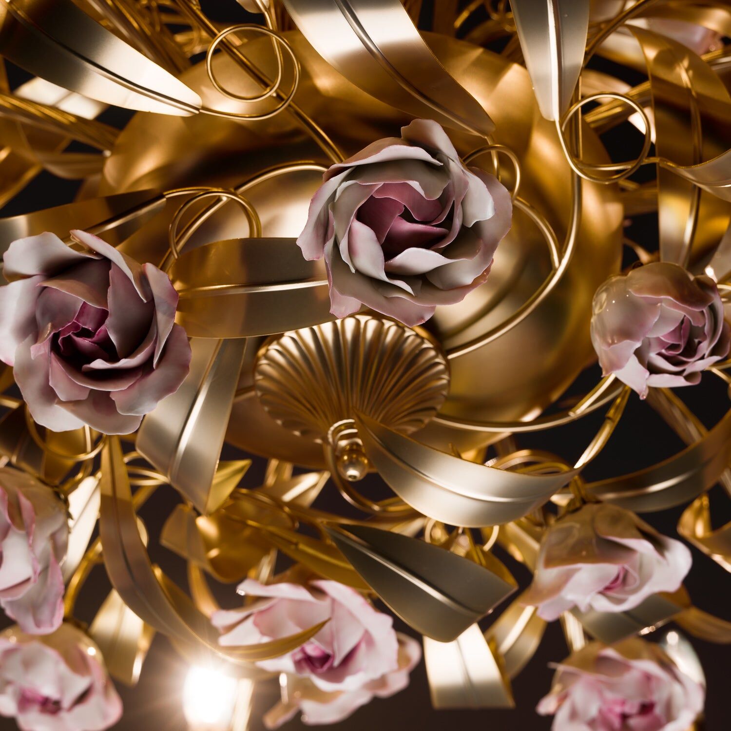 Люстра Peony 6 Light Chandelier - Gold & Pink — Villari, кадр 3