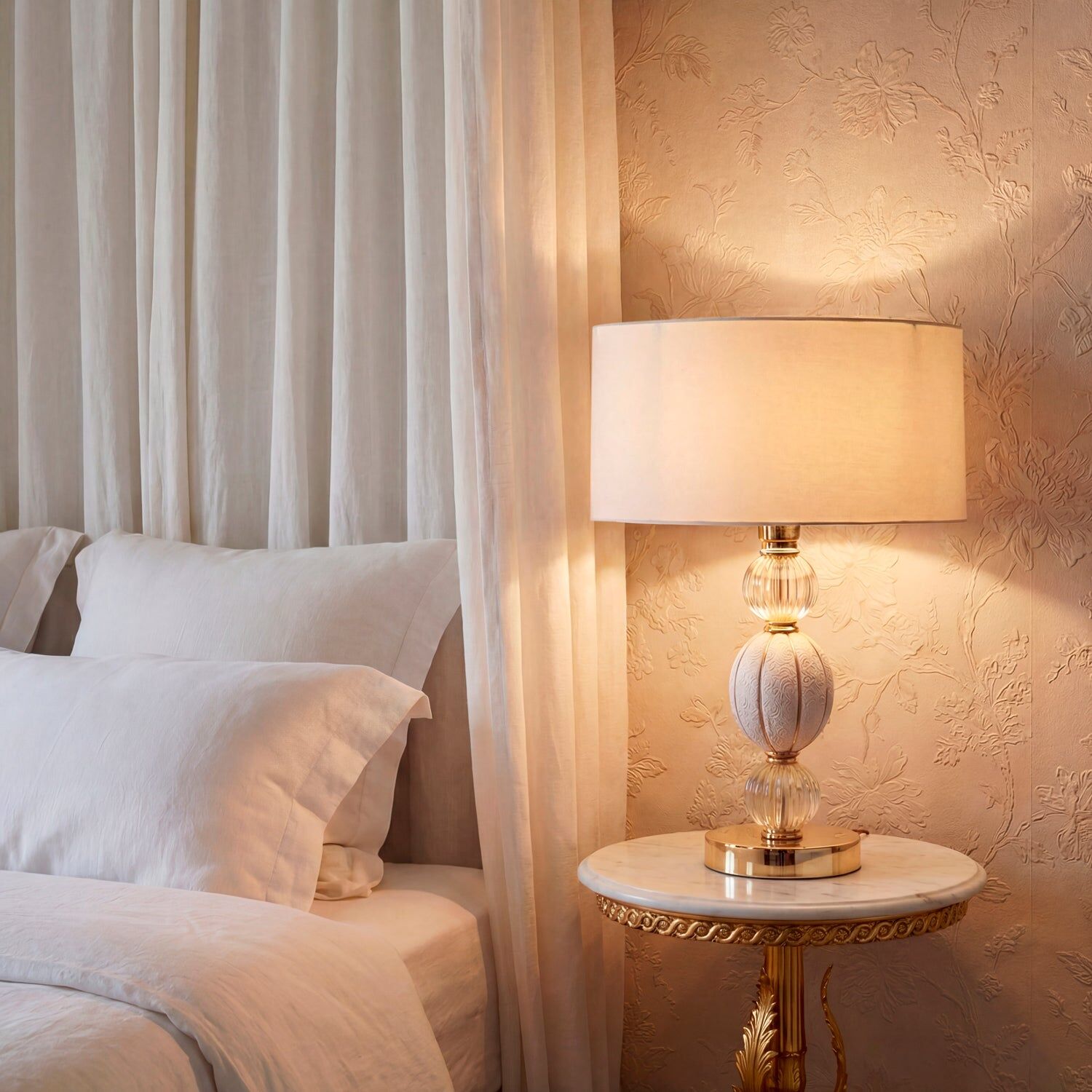 Настольная лампа Amour Small Table Lamp - White & Gold — Villari, кадр 2
